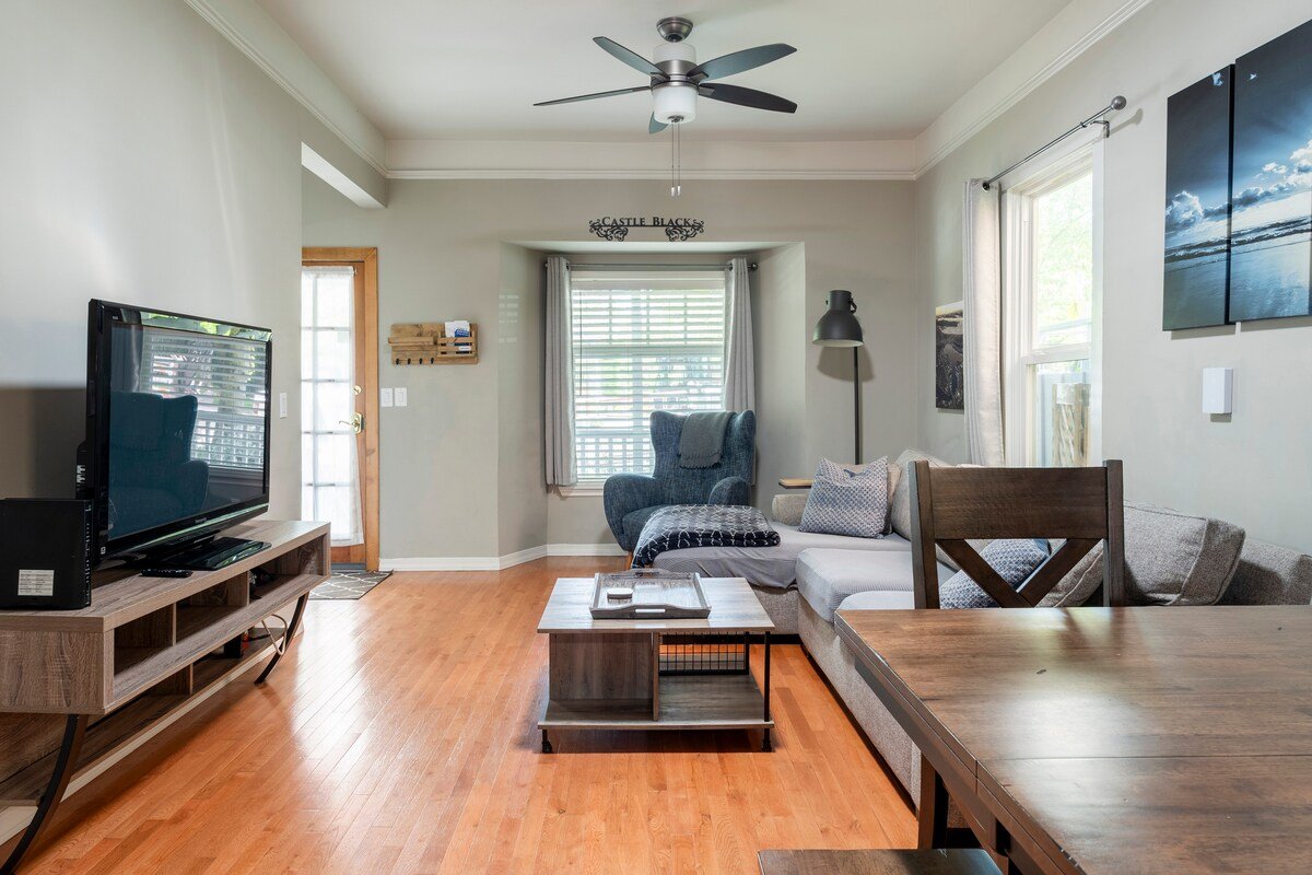 Urban Retreat-Sauna-Craftsman-Pets-Backyard gallery image 5