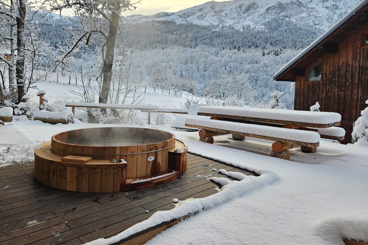 Chalet des Amis in Meribel with swimming pool gallery image 5