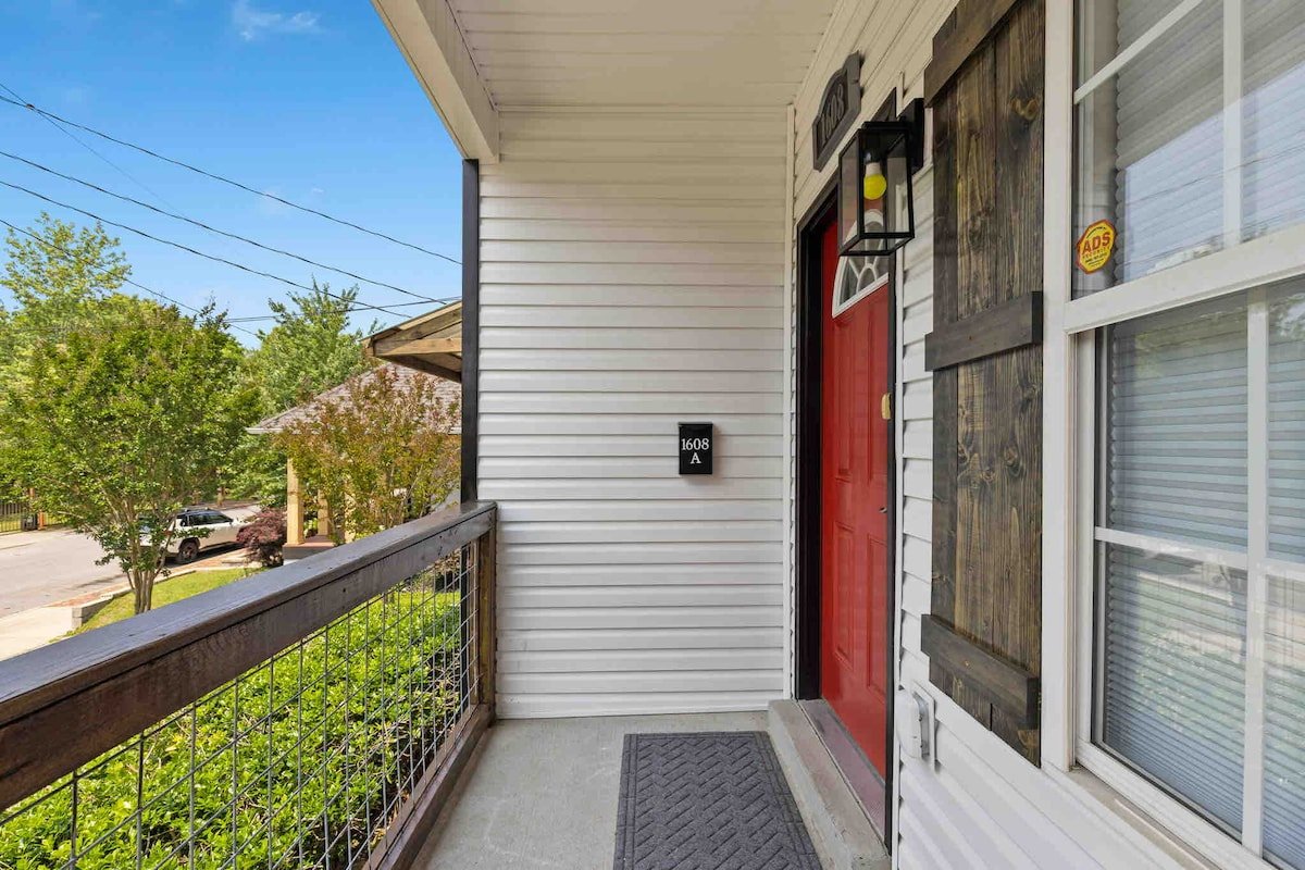 A Downtown Great GetAway! gallery image 5