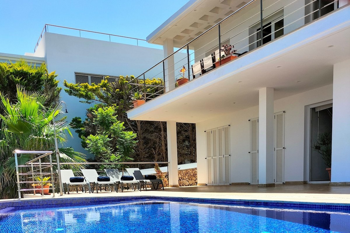 Villa con piscina, vistas mar y aire acondicionado gallery image 4