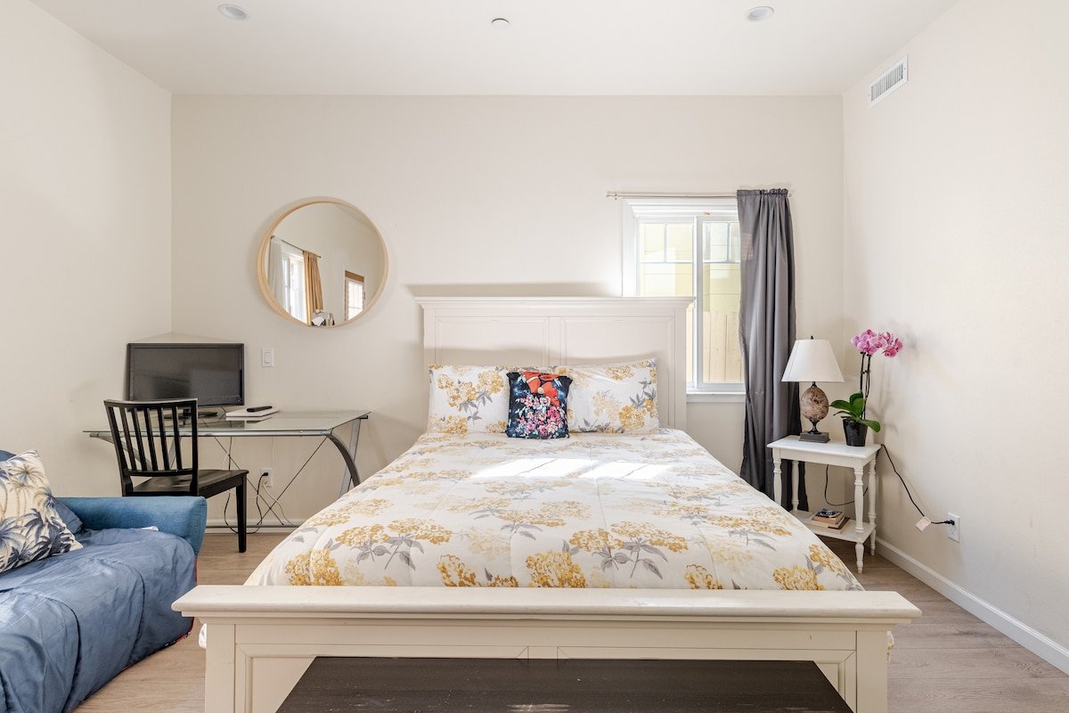 Big family! 4 house/12 br 7 ba 20 mins to SF gallery image 4