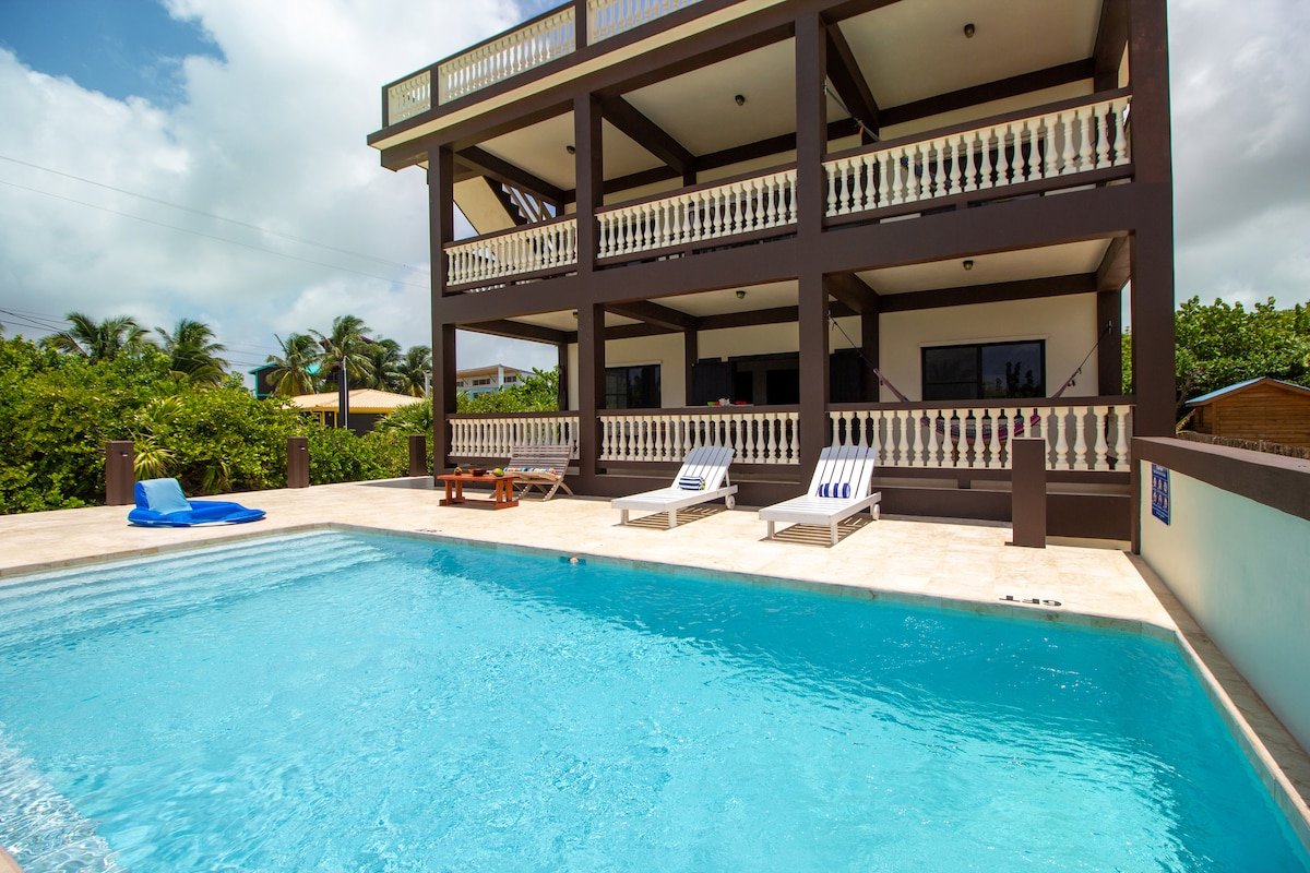 Jan Special! 1st Floor – 2 Bedroom w/Private Pool! gallery image 3