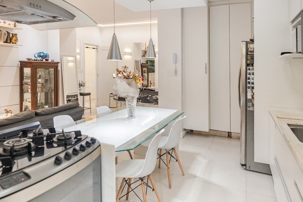 Beach & Metro 5min – Copacabana’s Best Spot gallery image 2