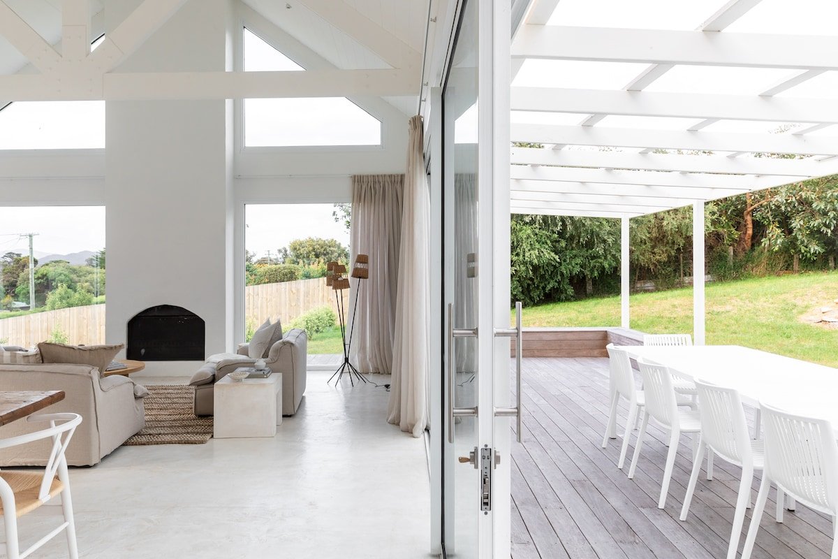 Large modern comfortable – 6 beds – 2 bathrooms gallery image 5