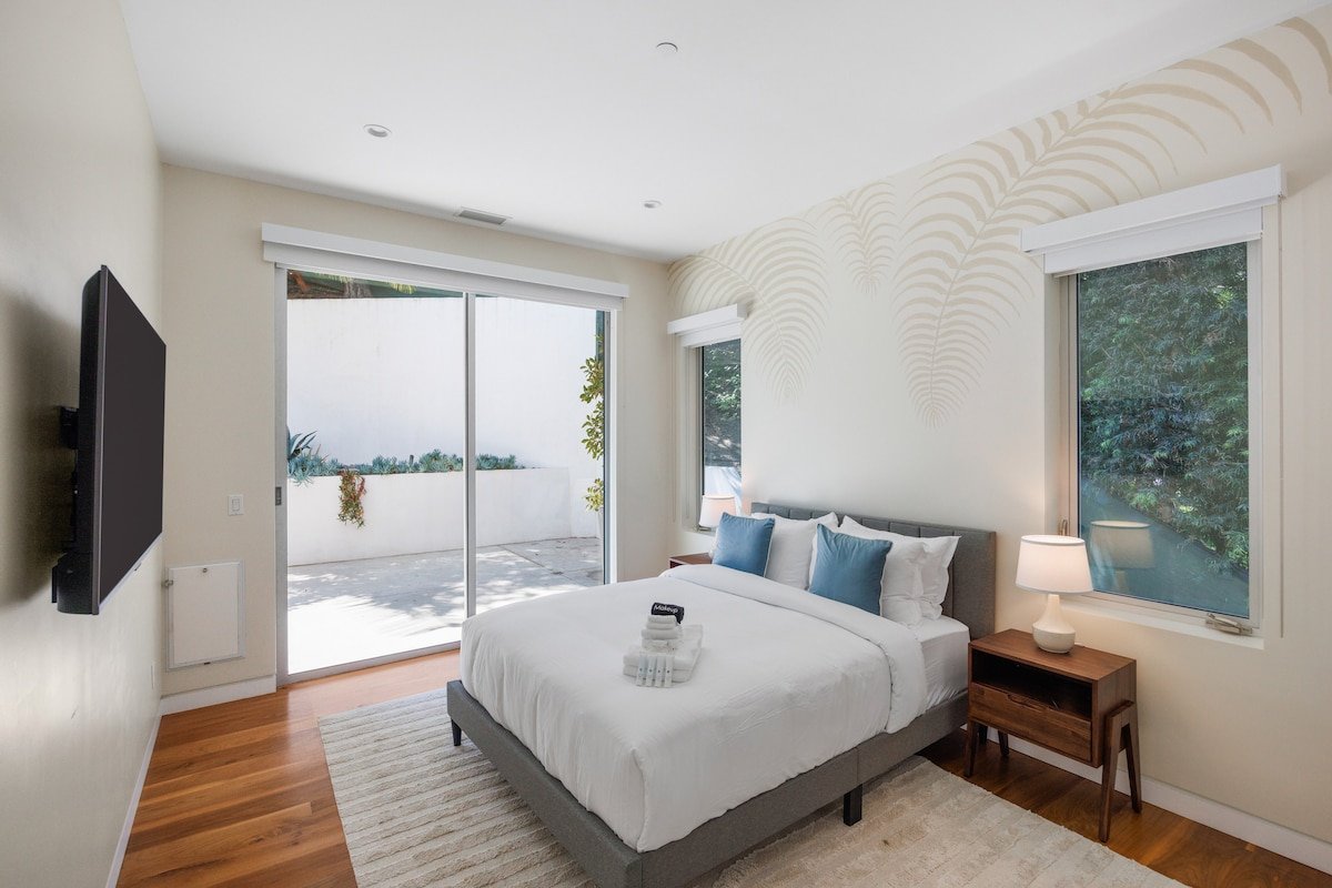 Mountainside Manor by Colby & Conrad gallery image 4