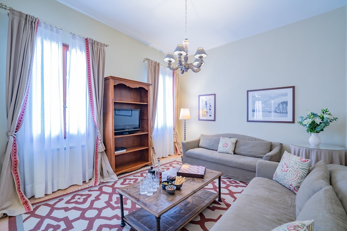 Ca’ Canaletto Canal View Refreshed in 2024! gallery image 3