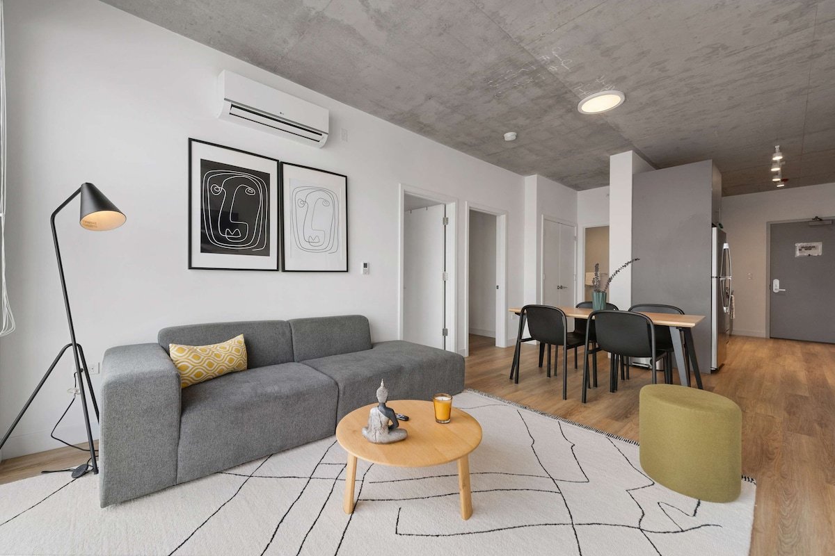 Lincoln Park 4BR, Easy Group Trip, Sleeps 8 gallery image 2