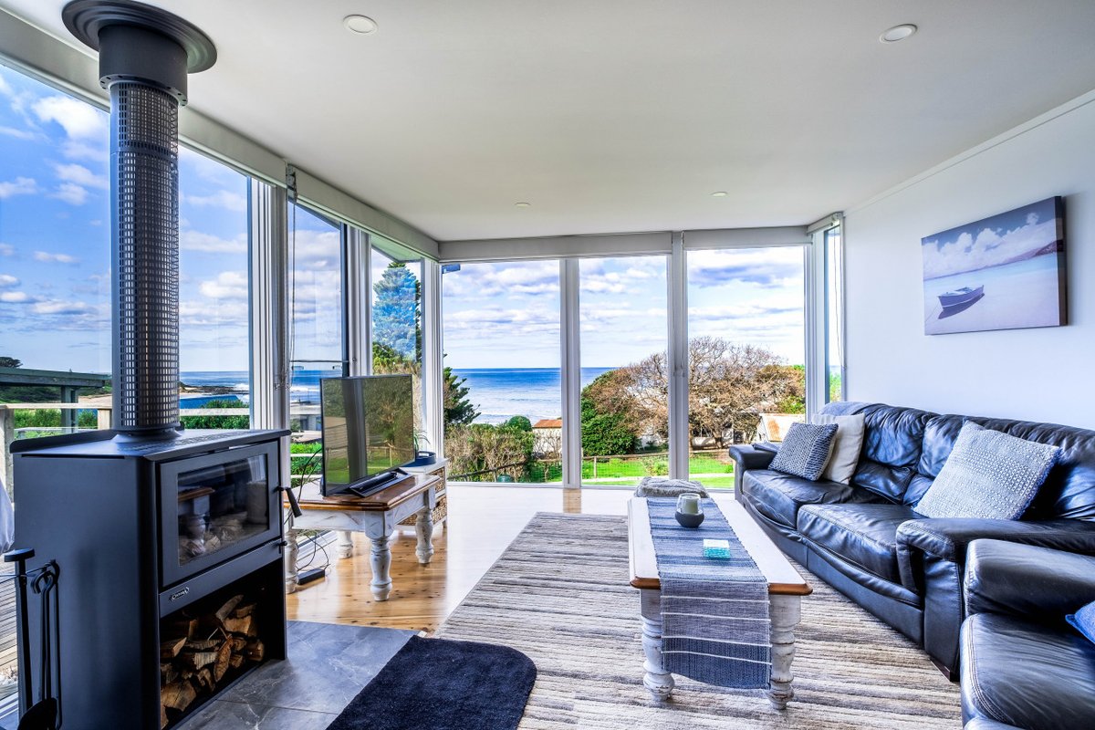 Coastal Haven – Ocean views, Minutes to the beach