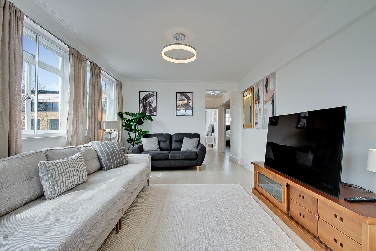 Spacious 3 Bed 3 Bath Penthouse Sloane Sq. Chelsea gallery image 3