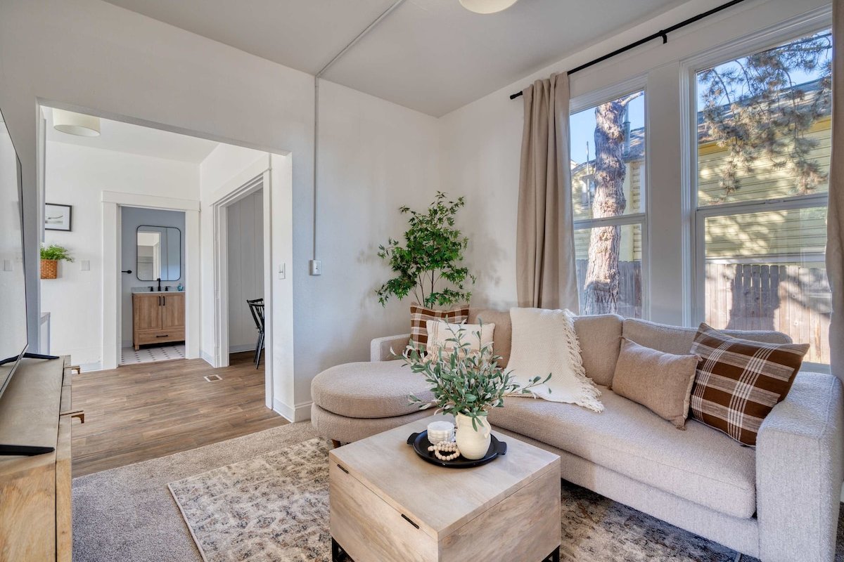 Close to Downtown + OHSU • 5BR • Sleeps 9 gallery image 4