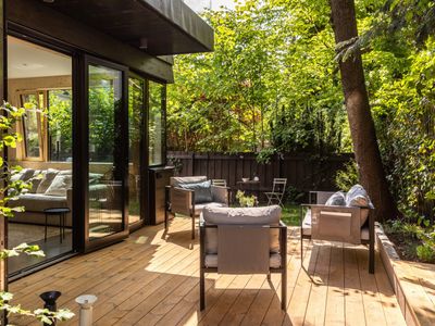 Ny designleilighet med masse plass og hage