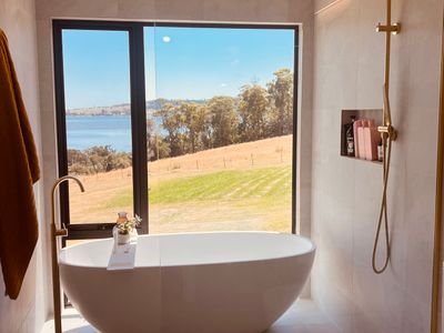 Luxury Modern Barn – Water & Vineyard Views