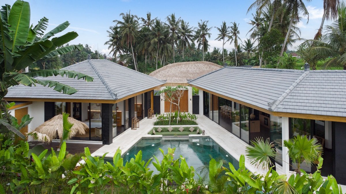 Modern 4BR Ubud • Pool & Ricefield View