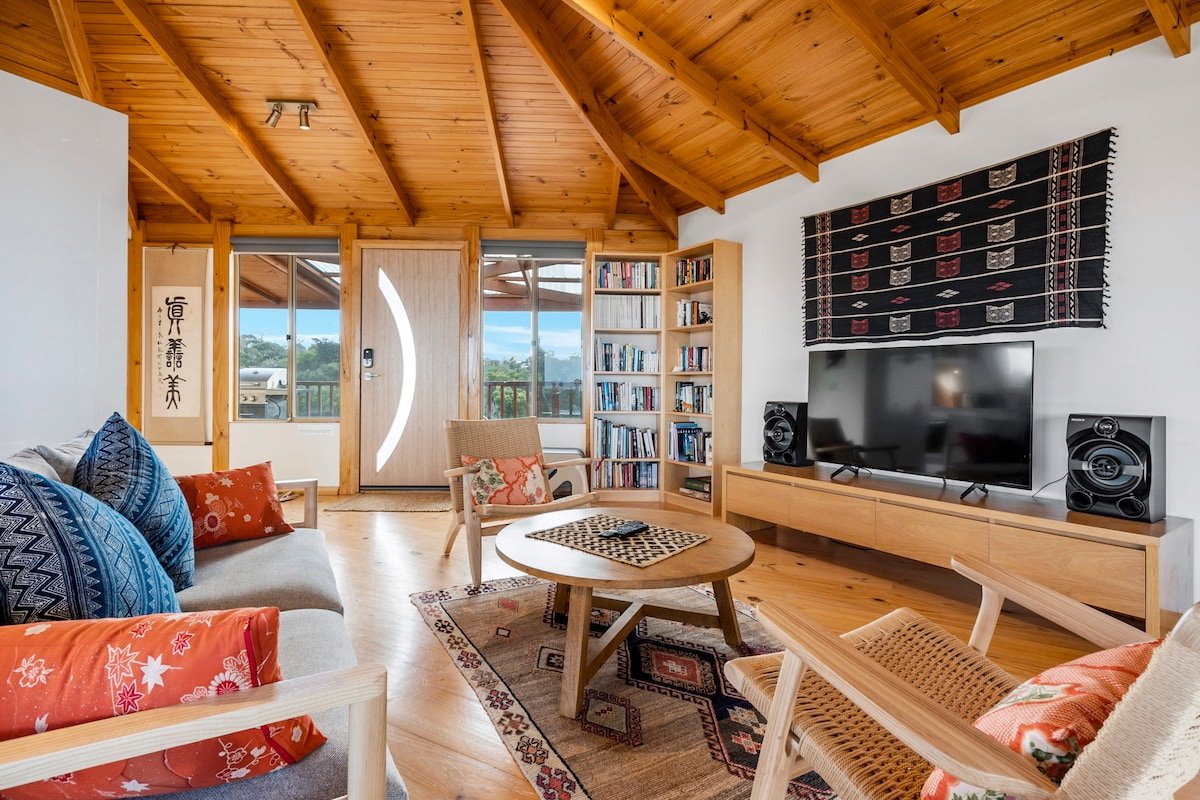 Secluded beach front retreat with a heated pool gallery image 5