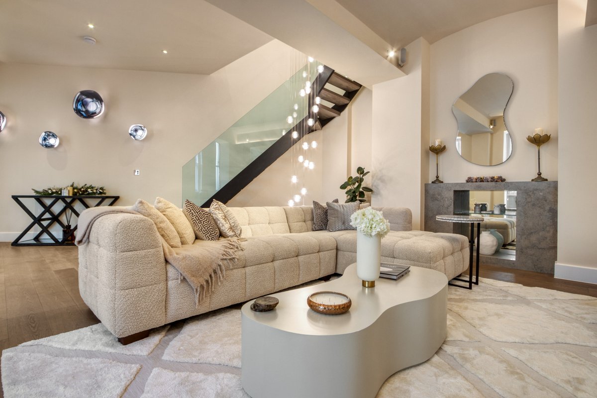 Historic Cubitt Lodge| 3BR | Steam Room & Jacuzzi