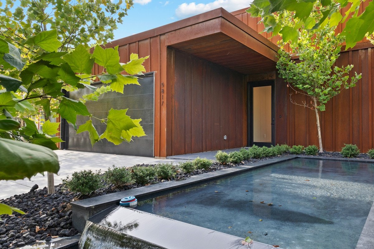 Stunning Lower Greenville Modern Villa gallery image 2