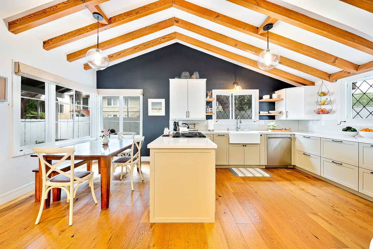 Gorgeous 4-bd Haven, steps from Windansea Beach