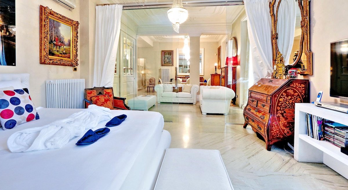 Spanish Steps Luxury House gallery image 2