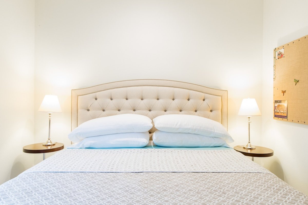 West Lake Hills Retreat Near Downtown gallery image 5