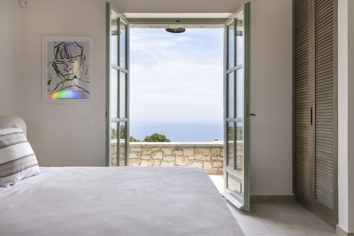 Louisa gallery image 3