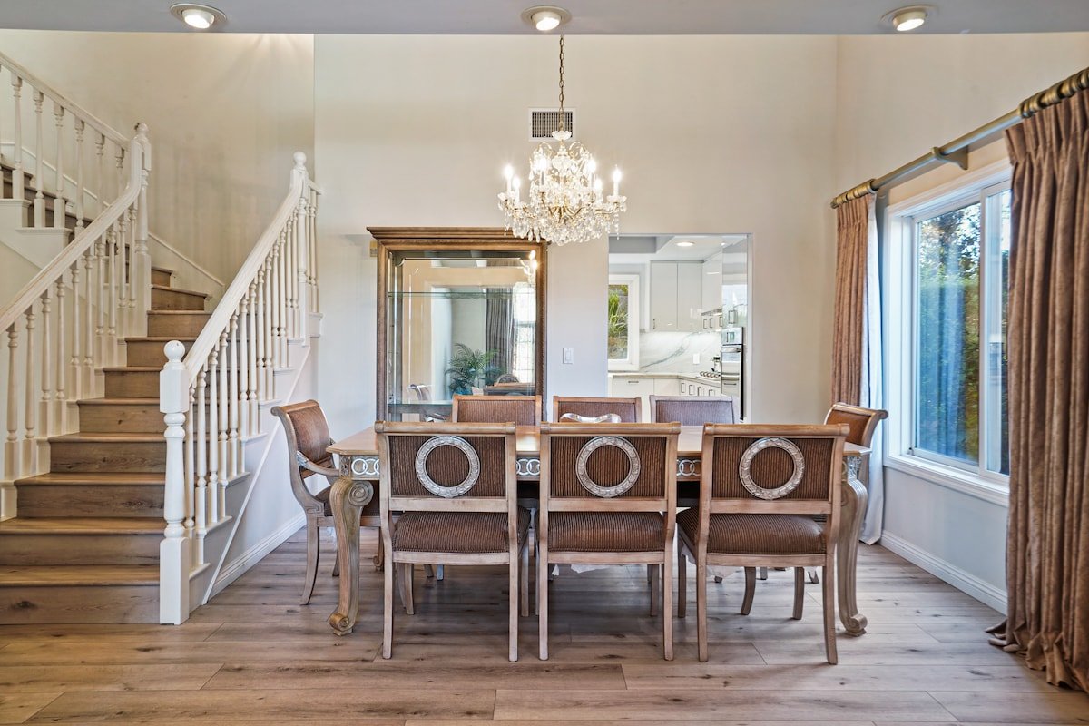 Luxury Living in Coveted Calabasas gallery image 4