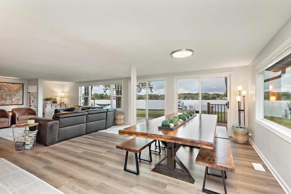 Long Lake Getaway (4br/2ba Lakefront) gallery image 3