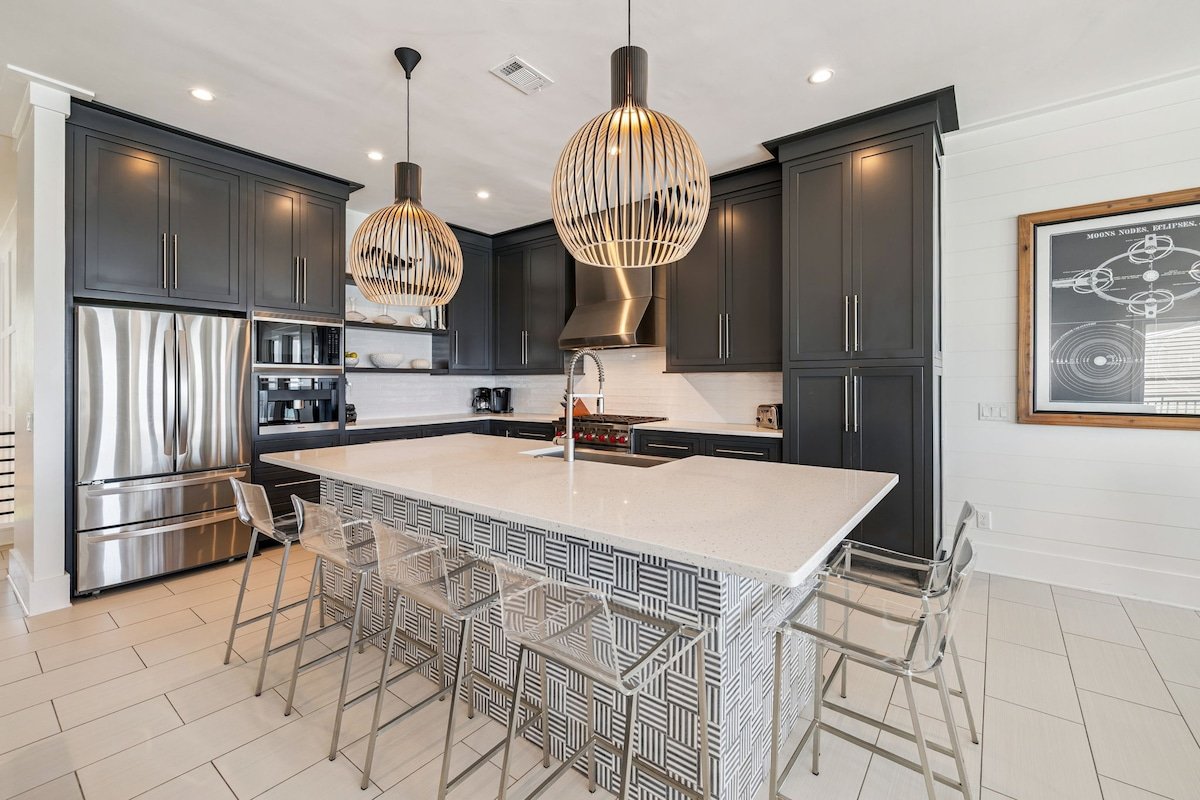 Gulf Front Home w/Private Pool Daily Beach Service gallery image 2