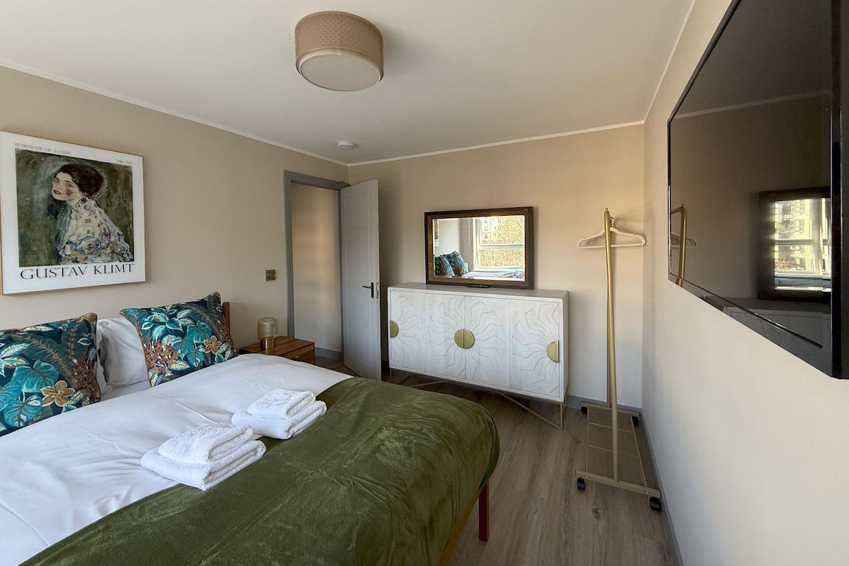 Holyrood Hidden Gem-City Centre 4-Bedrooms gallery image 3