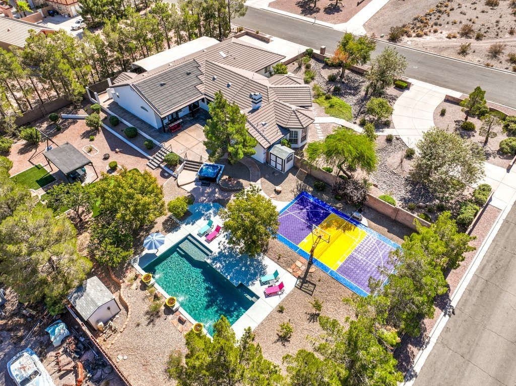 Las Vegas Mansion Heated Pool/Basketball/Picklebal gallery image 5