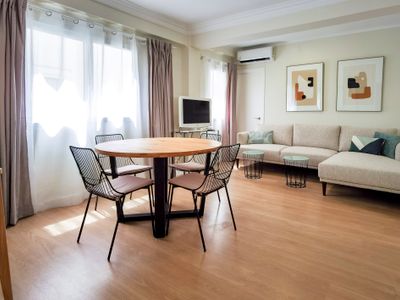 Torres de Serranos, Pl. Cisneros 2 -5 pax