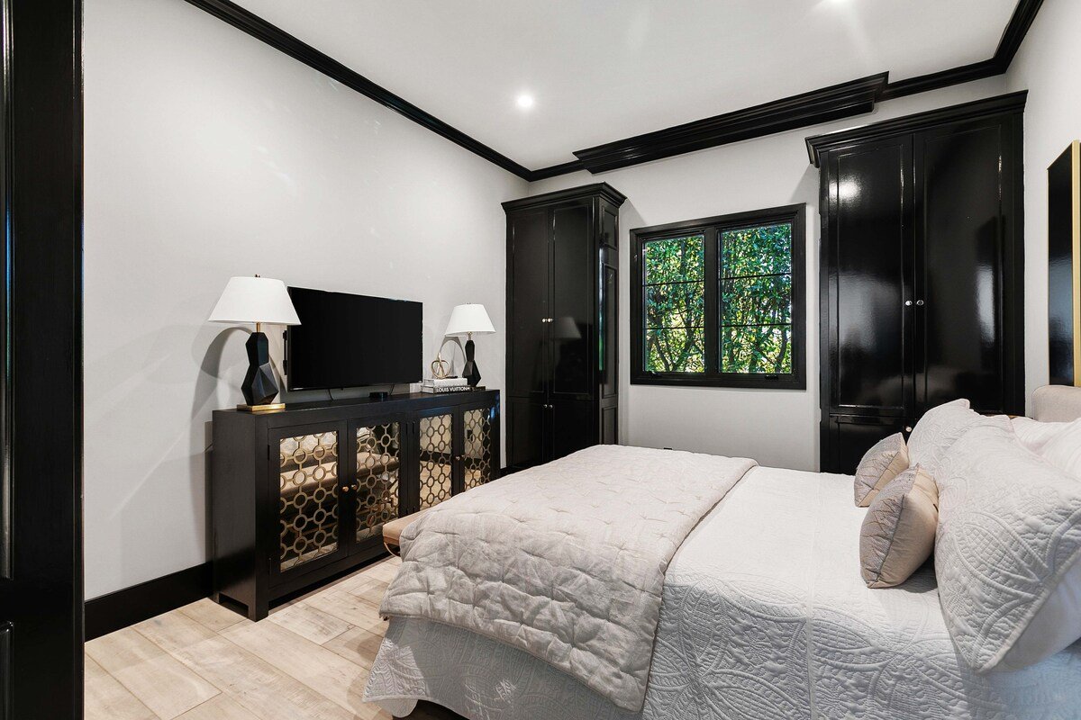 Amazing Villa IN West Hollywood gallery image 5