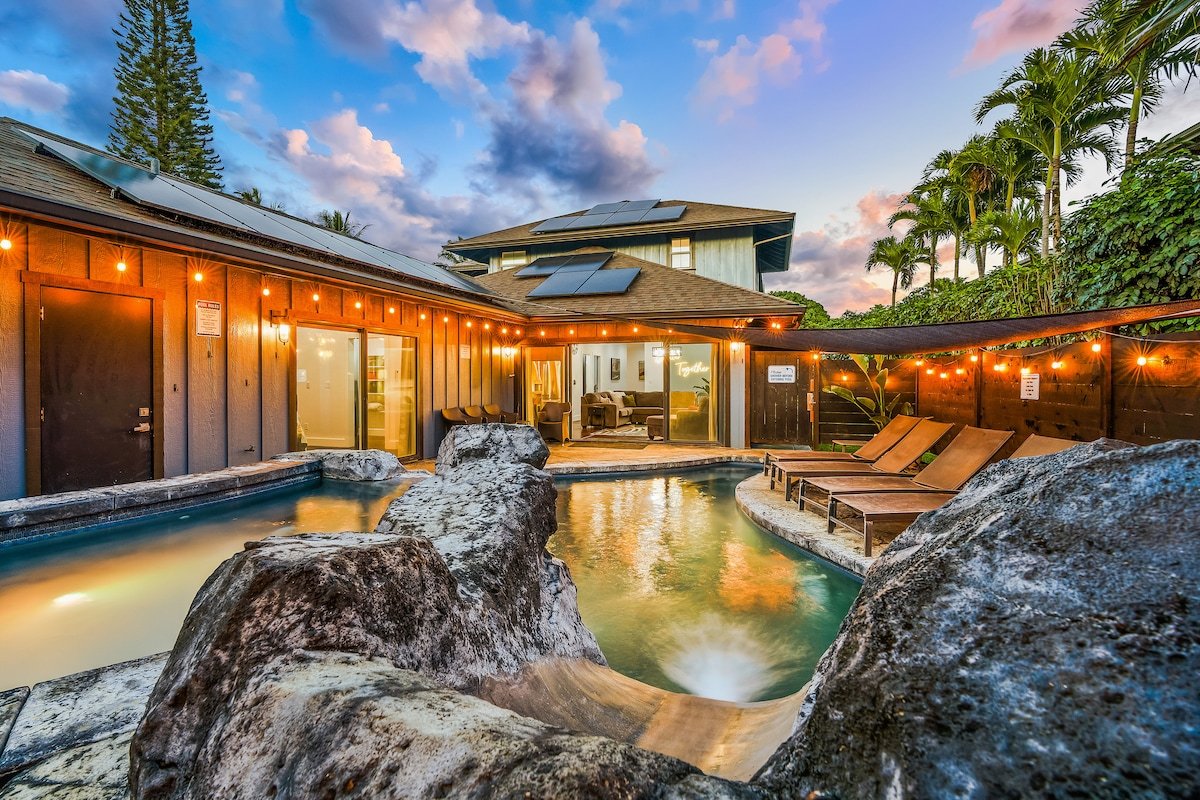 Huge Home w/Private Pool, Jacuzzi & Water Slide! gallery image 3