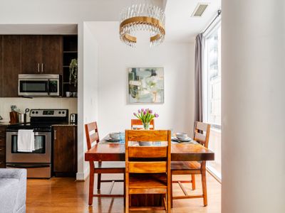 3Beds & 2Baths Condo at Heart of Downtown Toronto