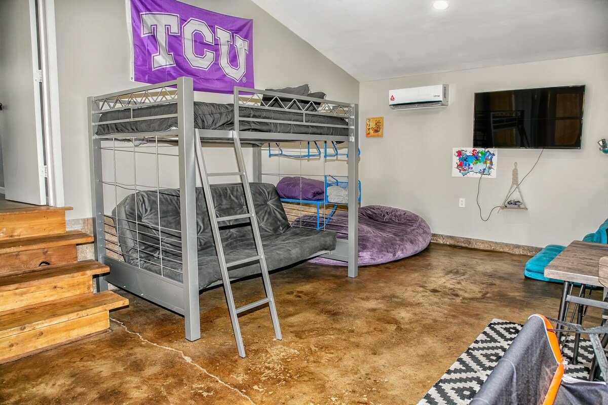 The TCU Game Day House w/Game Room/Hot Tub gallery image 3