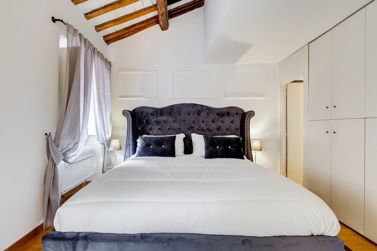 ★ ★ ★ ★ ★ NAVONA SQUARE – RomeDreamHome -Satinized gallery image 5