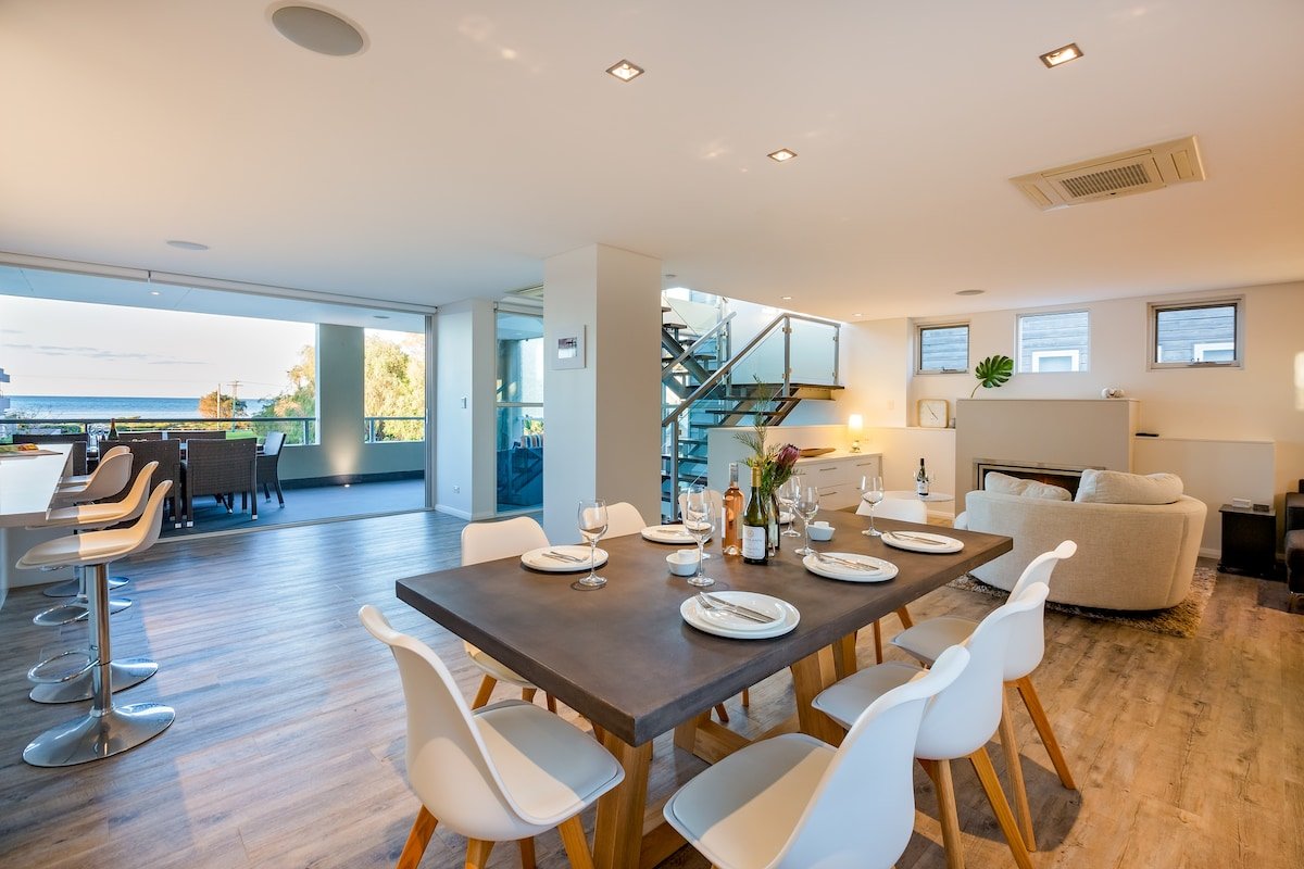 Shore House: Expansive Stunner by the Beach gallery image 3