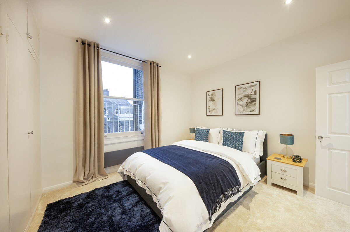 Stunning Hyde Park Apartment gallery image 5