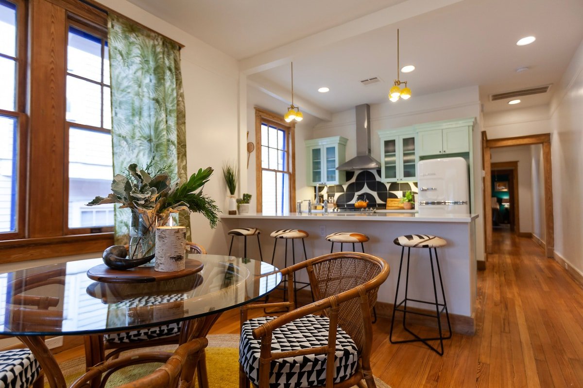 Renovated Uptown Cottage in Walkable Neighborhood gallery image 3
