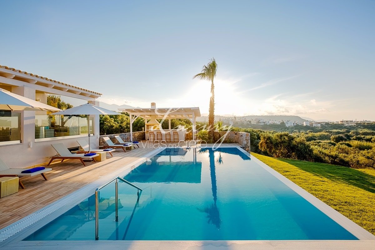 Villa Aquarius – 6 Bedrooms+ with heated pool gallery image 3