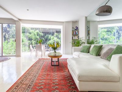 Excelente piso frente al Parque España Condesa