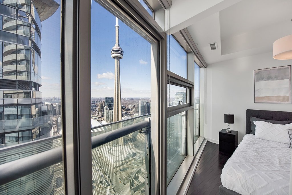 2 Bedroom CN Tower Boutique Condominium w Parking gallery image 4