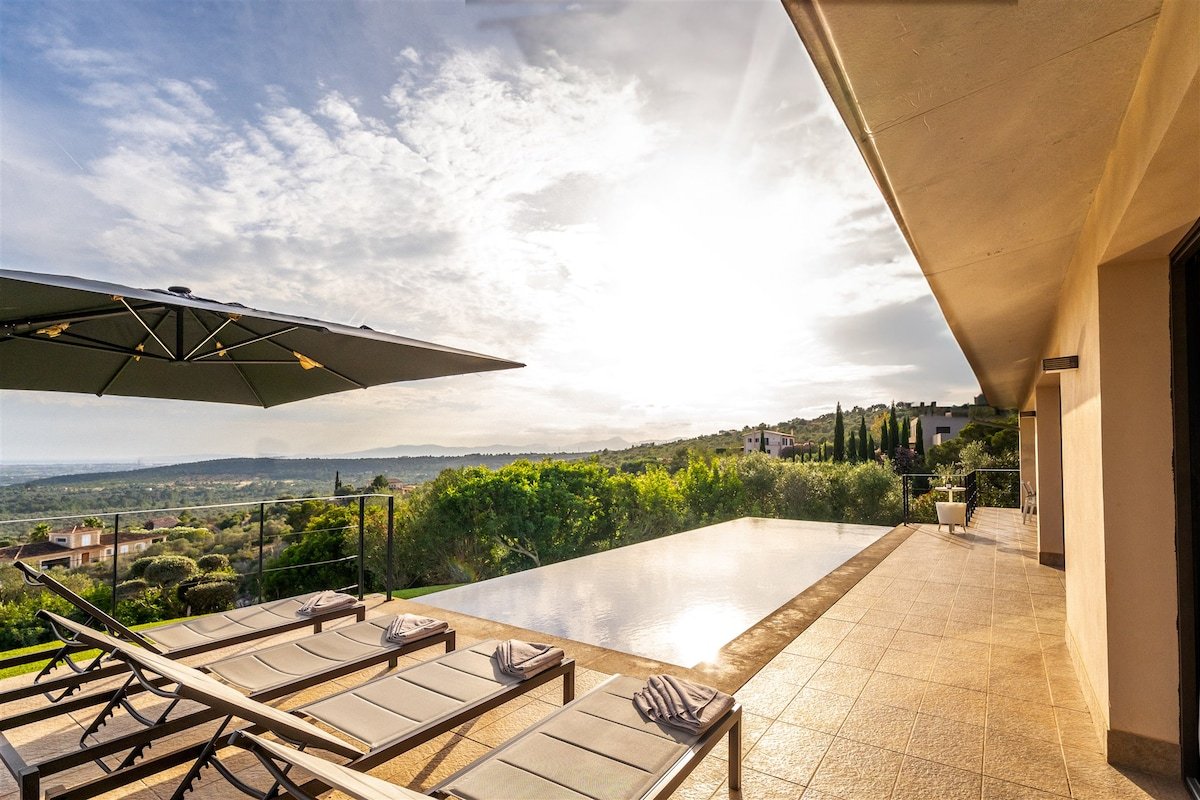 Mallorca Holiday Villa, piscina con bonitas vistas gallery image 2