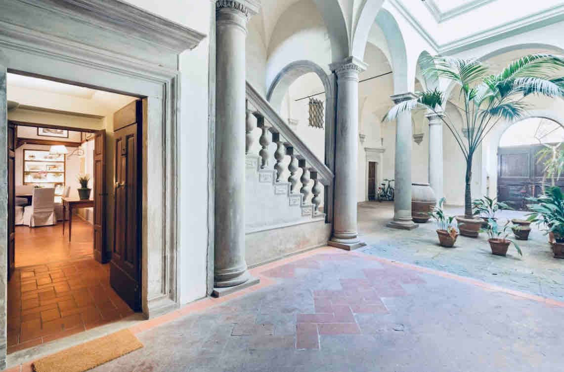 Residenze d’epoca Palazzo Centro storico+ garage.