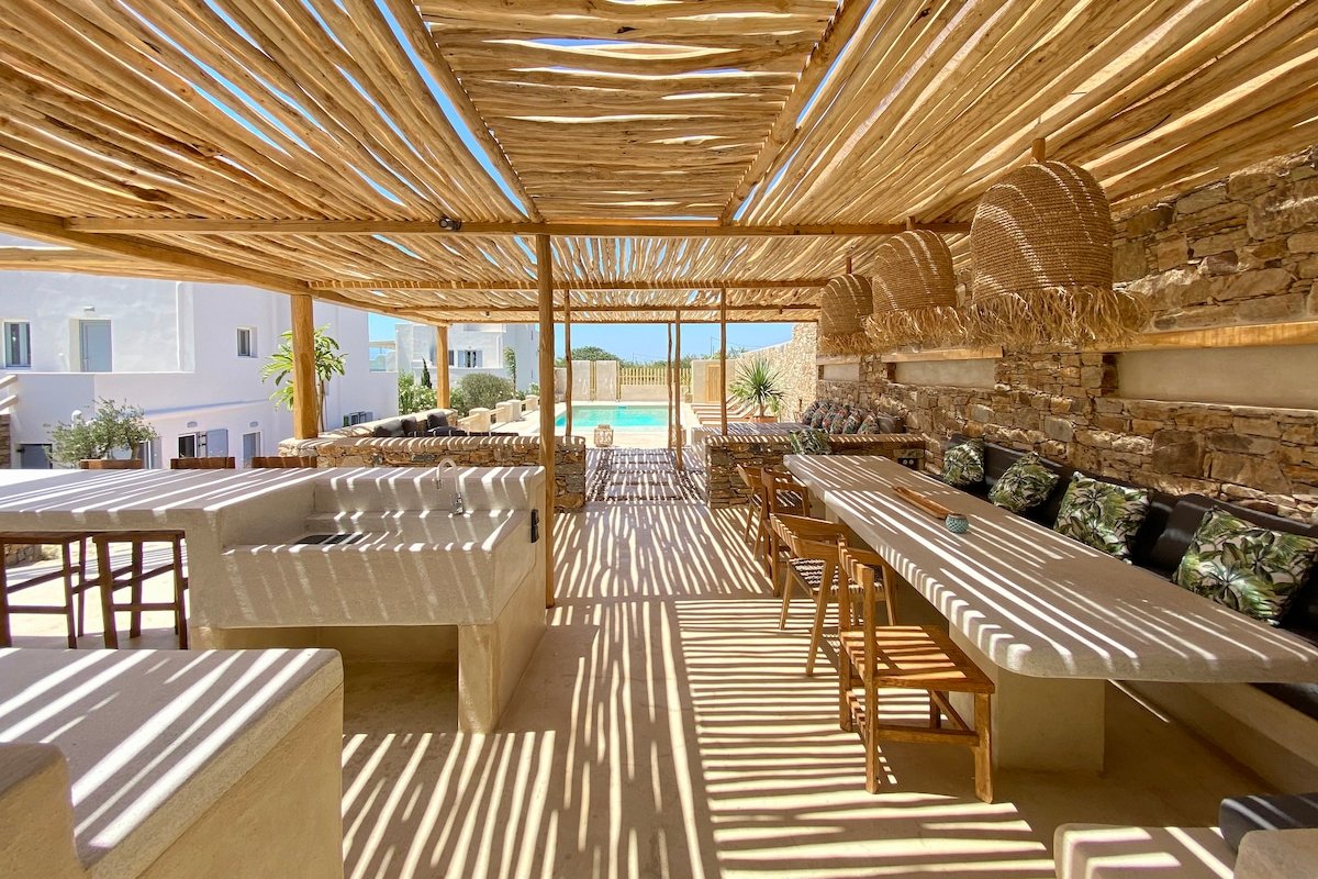 Seaside Naxos : 4BDR Villa Aetheria At Plaka Beach gallery image 4