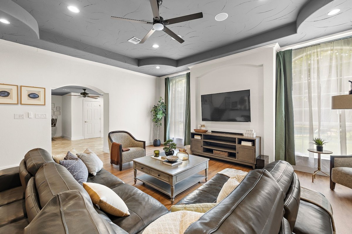 Central Austin Retreat w/ Pool gallery image 3