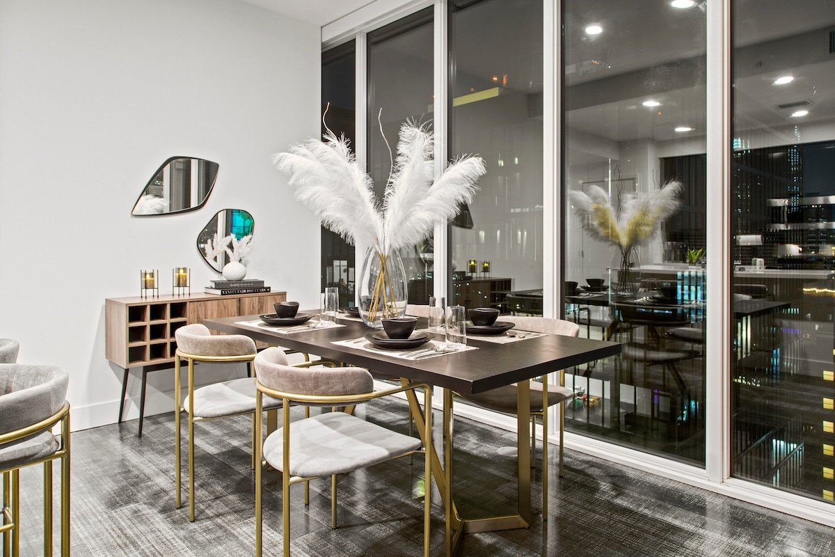 Corner High-Rise with Downtown Los Angeles Views gallery image 4