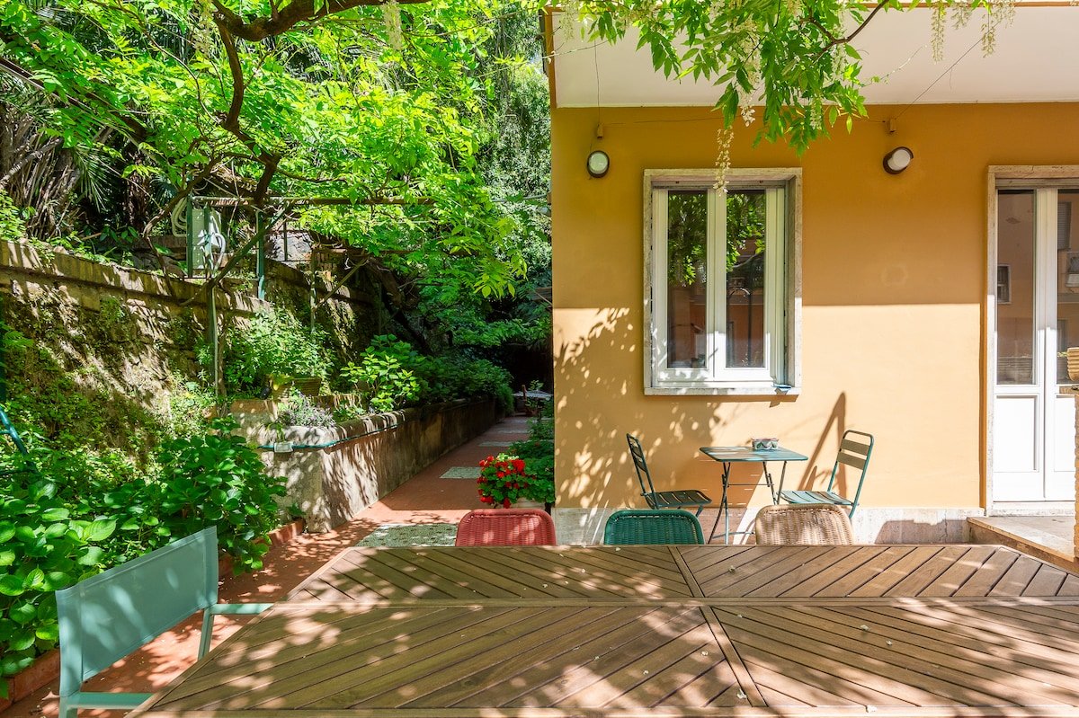 Trastevere Lush Garden Apartment gallery image 3