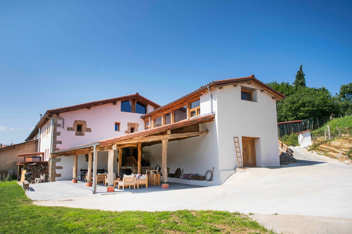 Caserío tradicional vasco entero