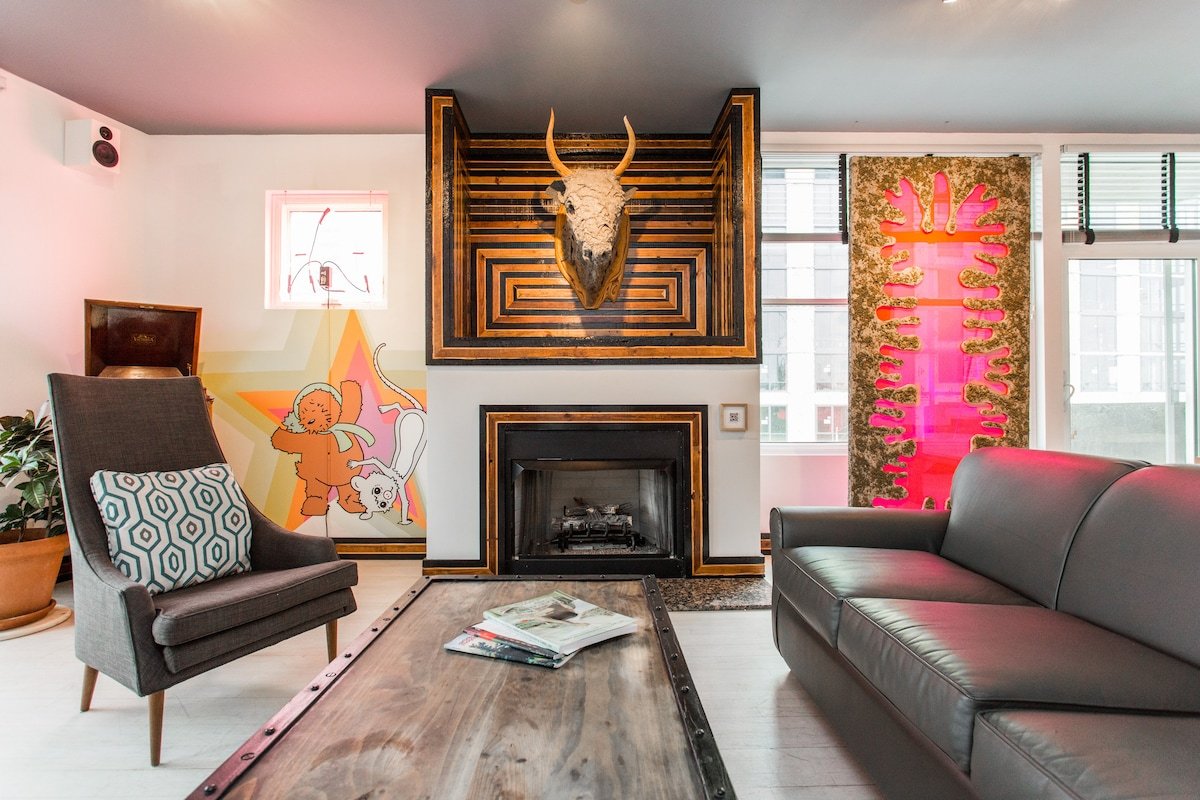 The Woodsman’s Gallery at OHC – No Cleaning Fee! gallery image 2