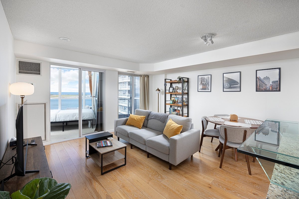 Peaceful Harbourfront Condo with Beautiful Views gallery image 2